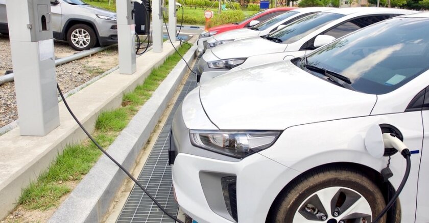 elektromos autó töltőpont vállalkozásoknak, elektromos autó töltő, céges elektromos, kw os, 22 kw os, lehetővé teszi, céges autó, töltés, 22 kw, töltési, töltők, rfid, töltőpont